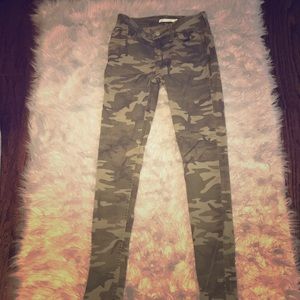 Cool camo Levi pants! (Where are they....) lol